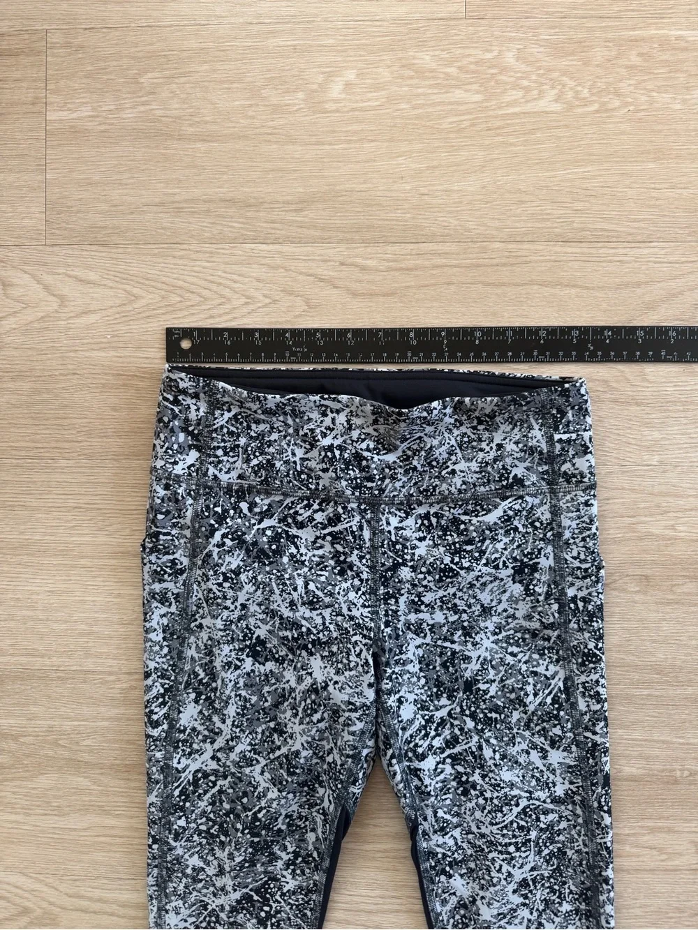 Lululemon Pace Rival Crop Legging Black/Diffusion White Splash Luxtreme Sz 6